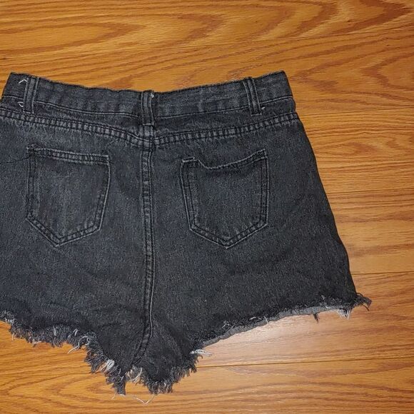 Shein stonewashed Black Distressed jean shorts - Picture 7 of 8